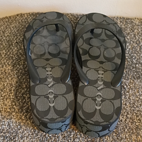 Stylish Black and Gray Flip Flops - Picture 3 of 7